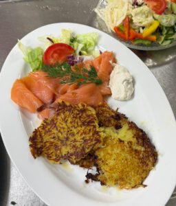 Lachs und Kartoffelpuffer
